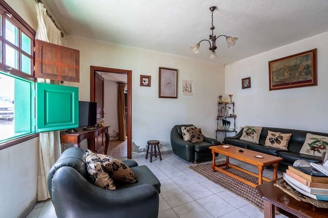 6 bedroom Finca/Country House for sale in Teguise with garage - € 305,000 (Ref: 8860246)