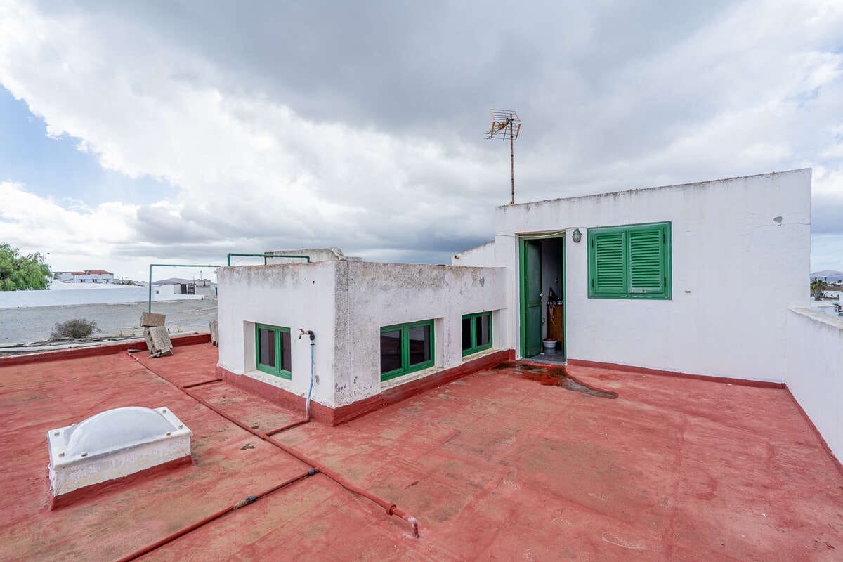 6 soveværelse Finca/Landehus til salg i Teguise med garage - € 305.000 (Ref: 8860246)