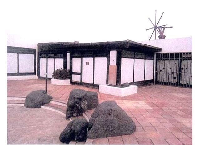 Kaupallinen vuokrattavana paikassa Costa Teguise, Teguise - 4 000 € (Ref: 9002650)