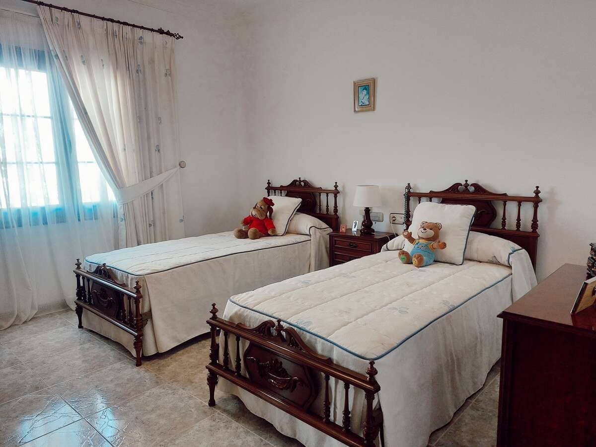 5 quarto Moradia para venda em Tahiche com piscina garagem - 575 000 € (Ref: 9057218)