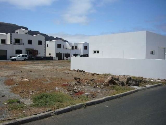 Building Plot for sale in Orzola, Haría - € 90,000 (Ref: 9142578)