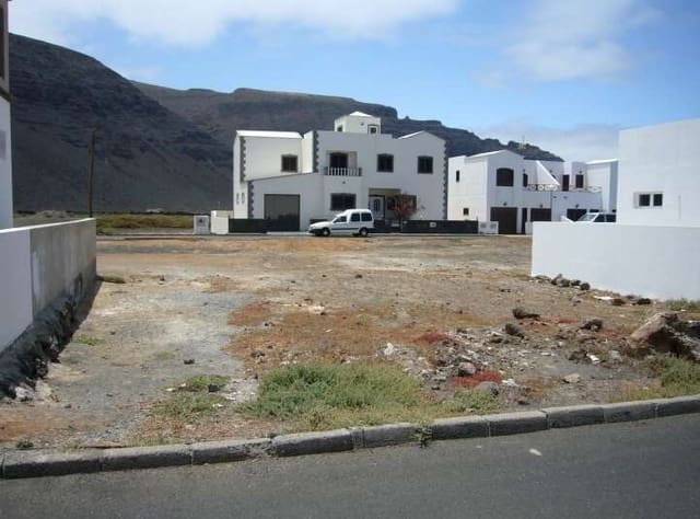Building Plot for sale in Orzola, Haría - € 90,000 (Ref: 9142578)