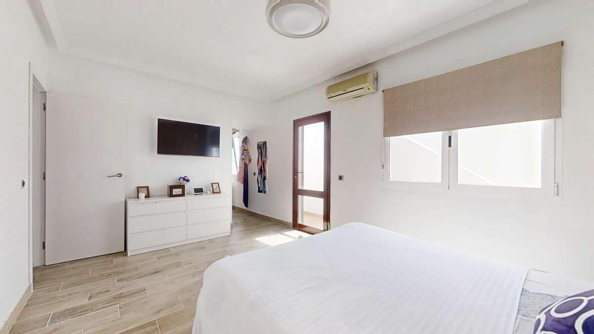 4 quarto Moradia Geminada para venda em San Bartolome com piscina garagem - 415 000 € (Ref: 9192010)