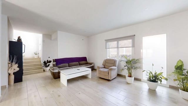 4 quarto Moradia Geminada para venda em San Bartolomé com piscina garagem - 415 000 € (Ref: 9192010)