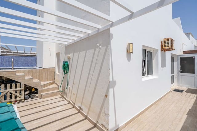 4 quarto Moradia Geminada para venda em San Bartolomé com piscina garagem - 415 000 € (Ref: 9192010)