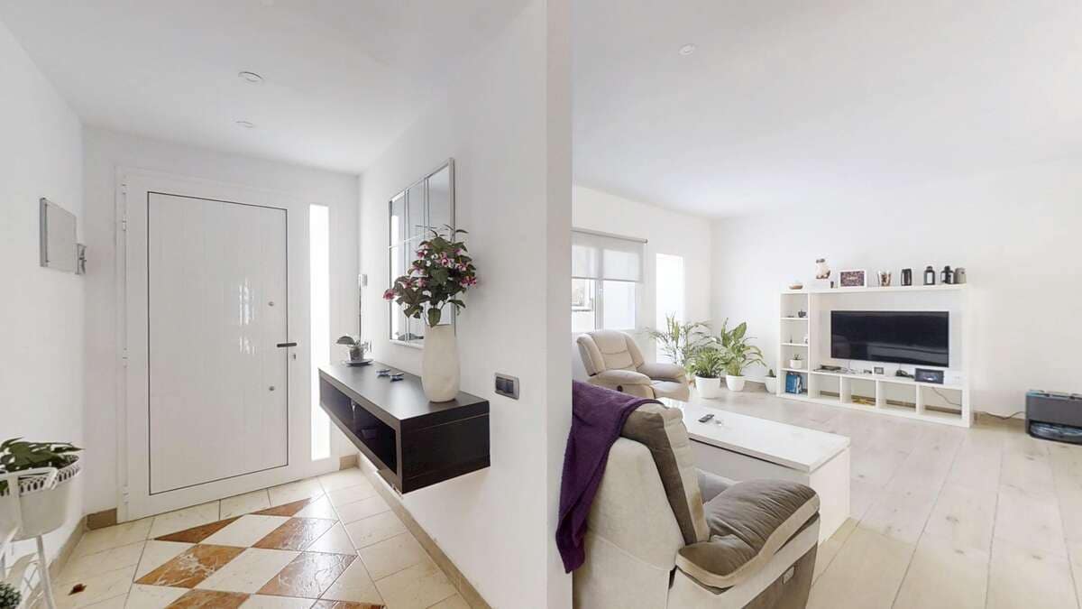 4 quarto Moradia Geminada para venda em San Bartolome com piscina garagem - 415 000 € (Ref: 9192010)