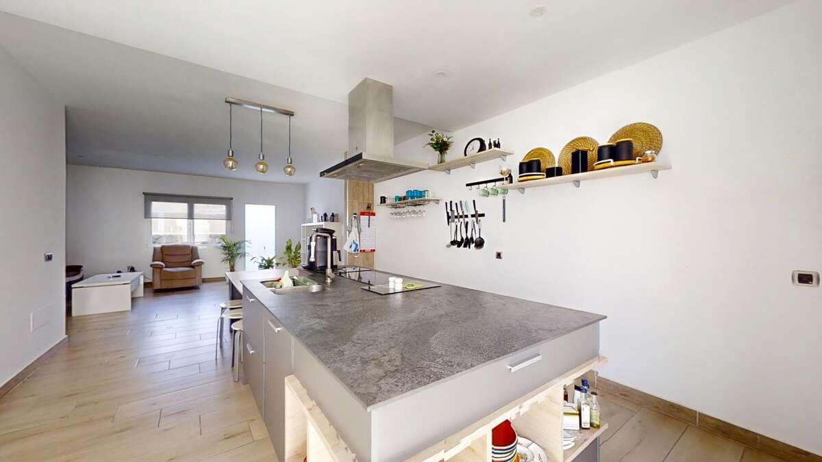 4 quarto Moradia Geminada para venda em San Bartolome com piscina garagem - 415 000 € (Ref: 9192010)