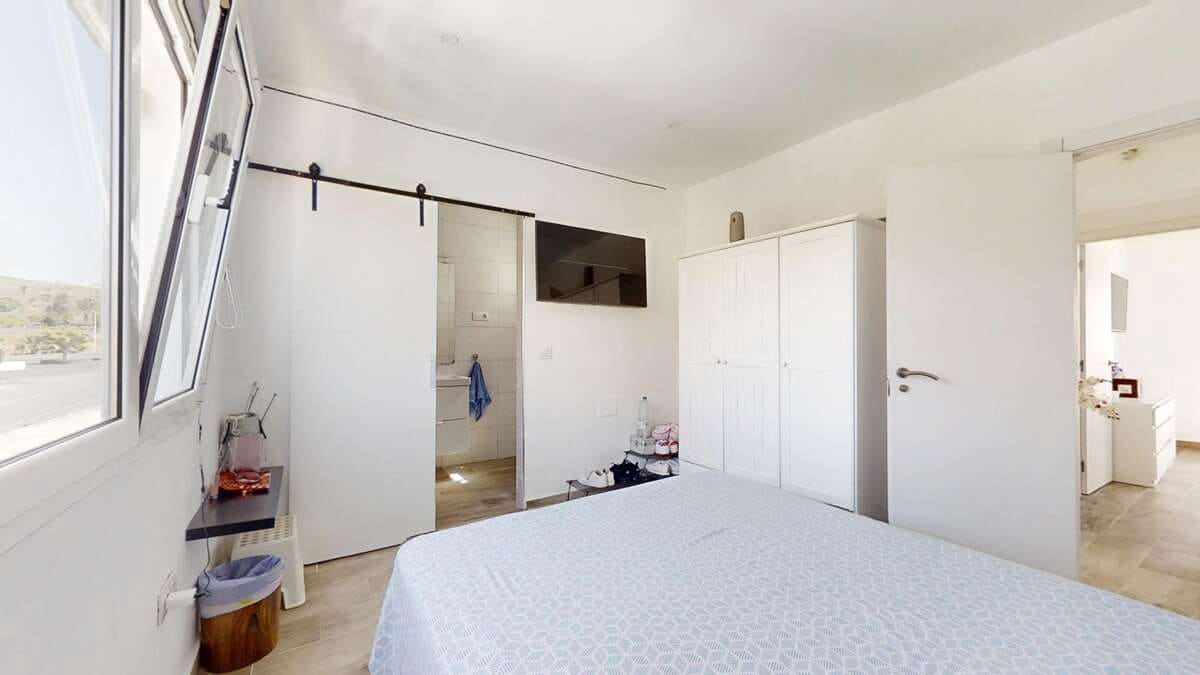 4 quarto Moradia Geminada para venda em San Bartolome com piscina garagem - 415 000 € (Ref: 9192010)