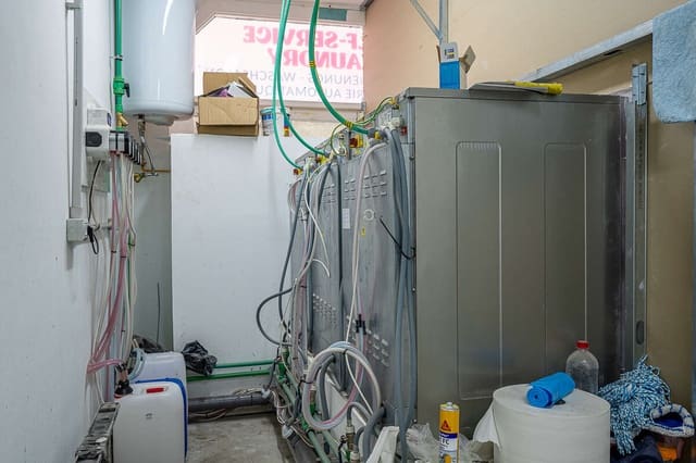 Commercial for sale in Puerto del Carmen, Tías - € 85,000 (Ref: 9209356)