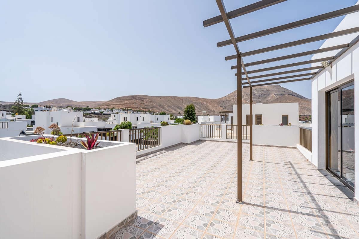 4 soveværelse Villa til salg i Yaiza med swimmingpool garage - € 650.000 (Ref: 9251733)