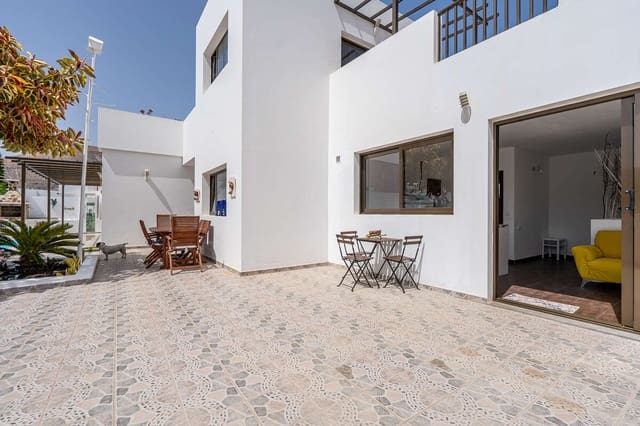 4 soveværelse Villa til salg i Yaiza med swimmingpool garage - € 650.000 (Ref: 9251733)