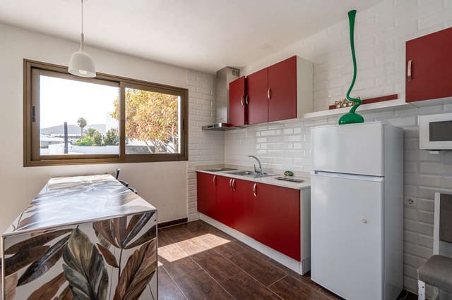 4 soveværelse Villa til salg i Yaiza med swimmingpool garage - € 650.000 (Ref: 9251733)