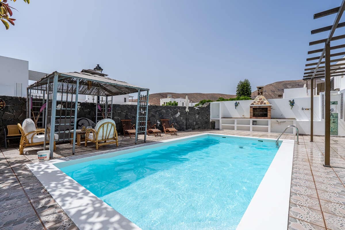 4 soveværelse Villa til salg i Yaiza med swimmingpool garage - € 650.000 (Ref: 9251733)