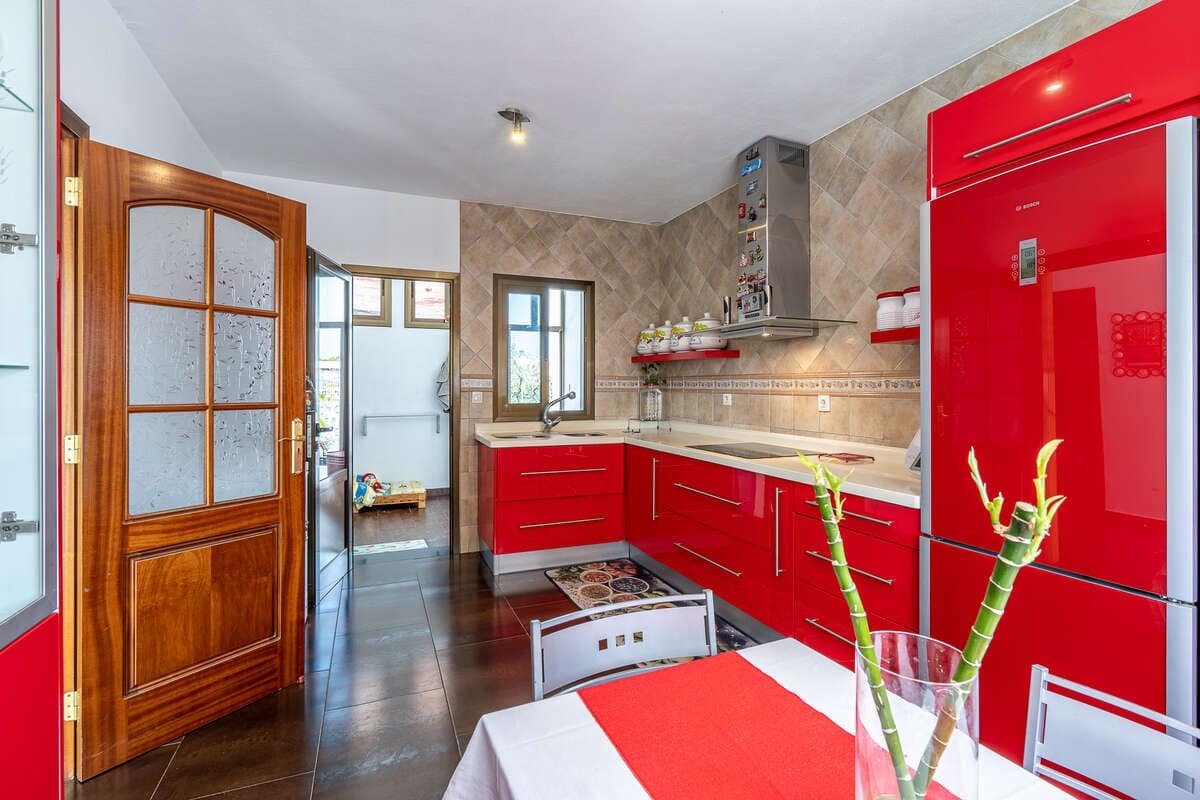 4 soveværelse Villa til salg i Yaiza med swimmingpool garage - € 650.000 (Ref: 9251733)