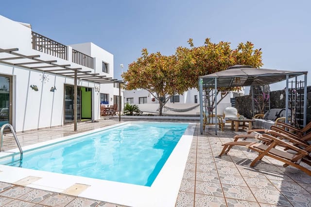 4 soveværelse Villa til salg i Yaiza med swimmingpool garage - € 650.000 (Ref: 9251733)