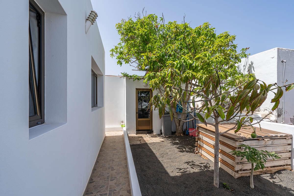 4 soveværelse Villa til salg i Yaiza med swimmingpool garage - € 650.000 (Ref: 9251733)