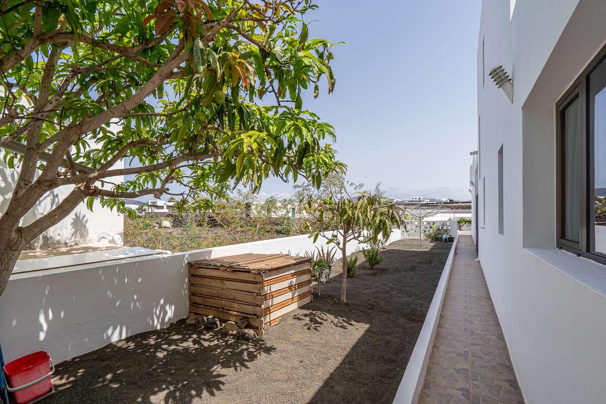 4 soveværelse Villa til salg i Yaiza med swimmingpool garage - € 650.000 (Ref: 9251733)