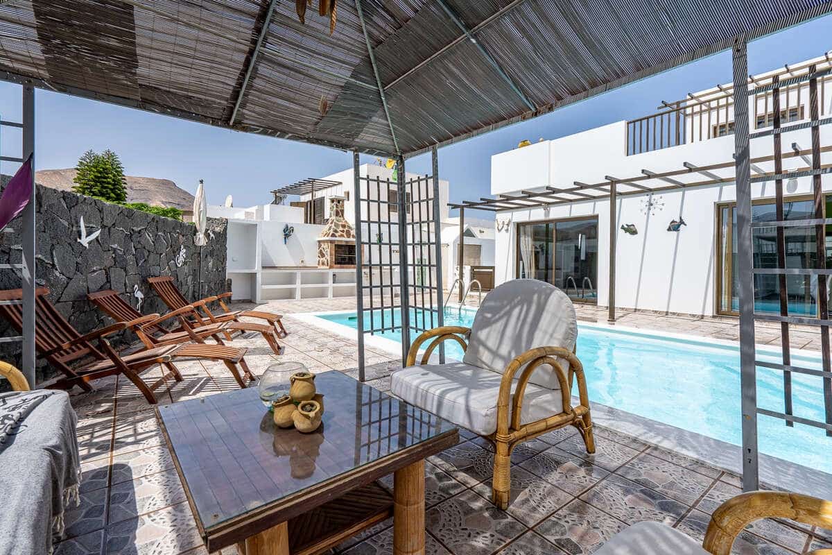 4 soveværelse Villa til salg i Yaiza med swimmingpool garage - € 650.000 (Ref: 9251733)