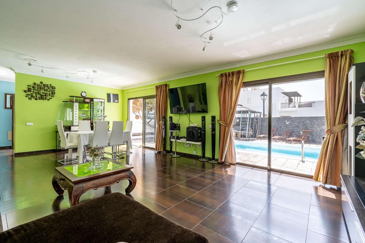 4 soveværelse Villa til salg i Yaiza med swimmingpool garage - € 650.000 (Ref: 9251733)