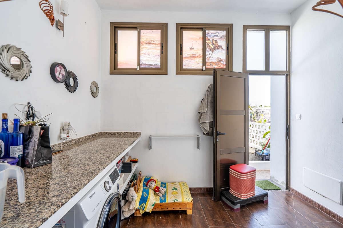 4 soveværelse Villa til salg i Yaiza med swimmingpool garage - € 650.000 (Ref: 9251733)