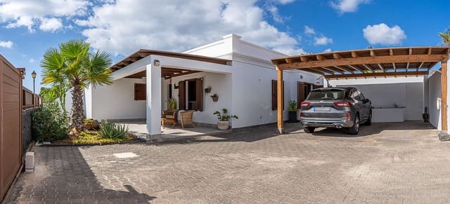 Chalet de 3 habitaciones en Playa Blanca, Yaiza en venta con piscina garaje - 715.000 € (Ref: 9284065)