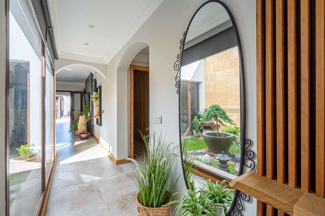 Chalet de 3 habitaciones en Playa Blanca, Yaiza en venta con piscina garaje - 715.000 € (Ref: 9284065)