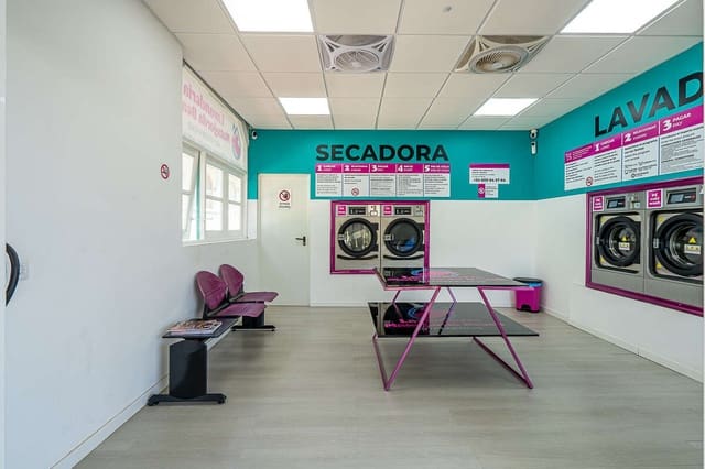 Comercial para venda em Puerto del Carmen, Tías - 70 000 € (Ref: 9312211)