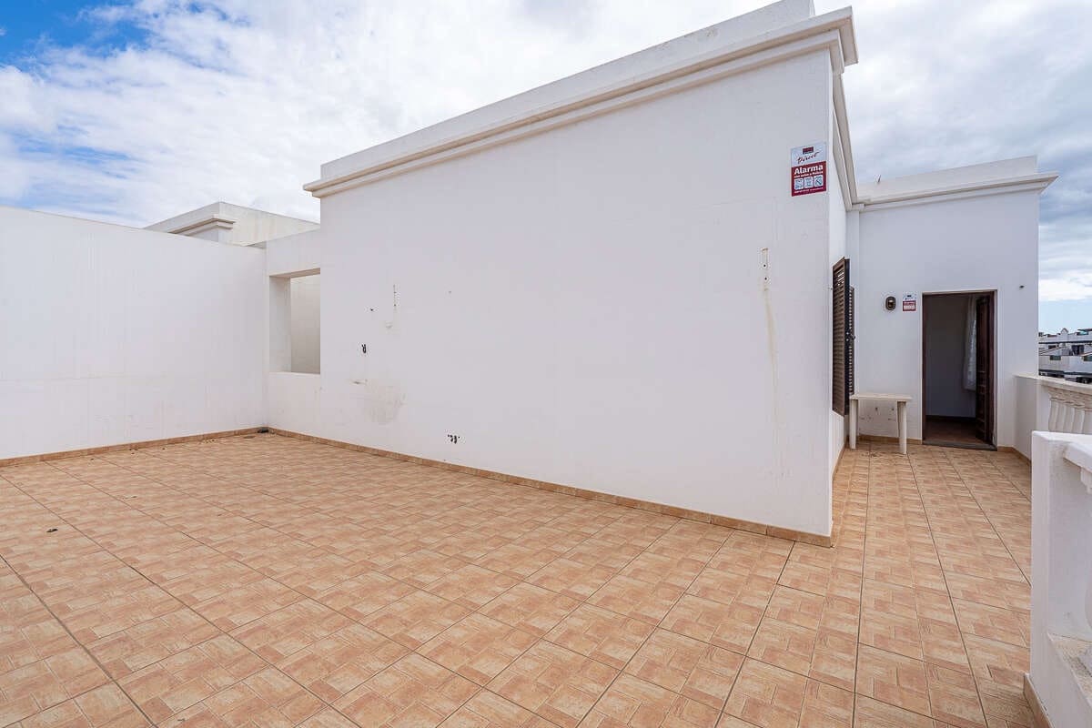 Piso de 2 habitaciones en Playa Honda en venta - 210.000 € (Ref: 9374843)