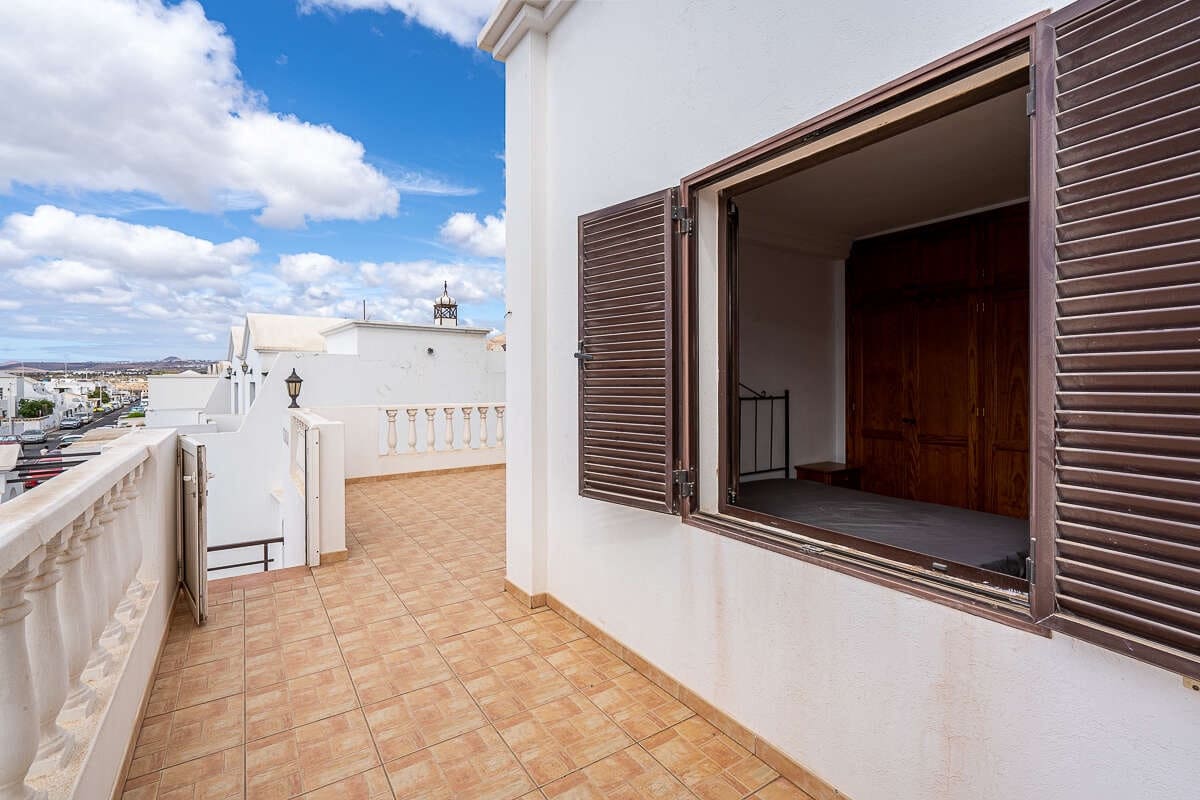 Piso de 2 habitaciones en Playa Honda en venta - 210.000 € (Ref: 9374843)