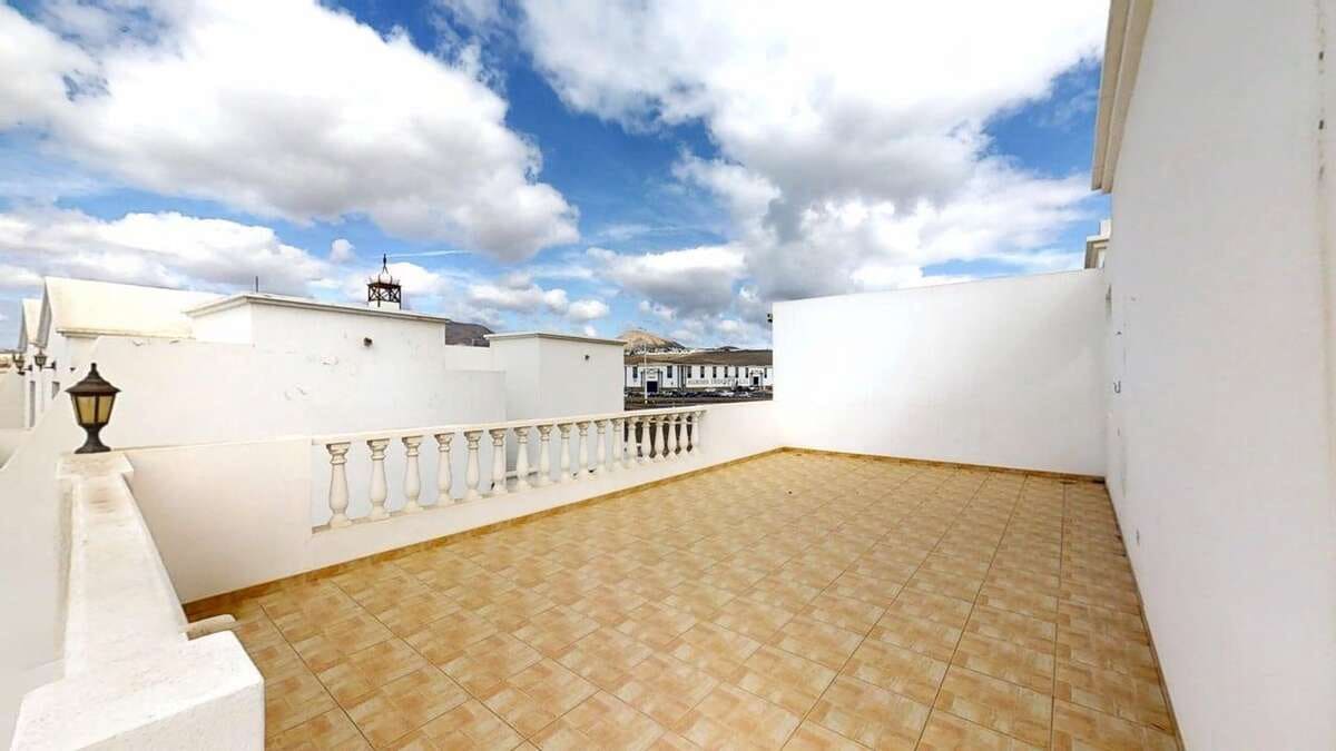 Piso de 2 habitaciones en Playa Honda en venta - 210.000 € (Ref: 9374843)