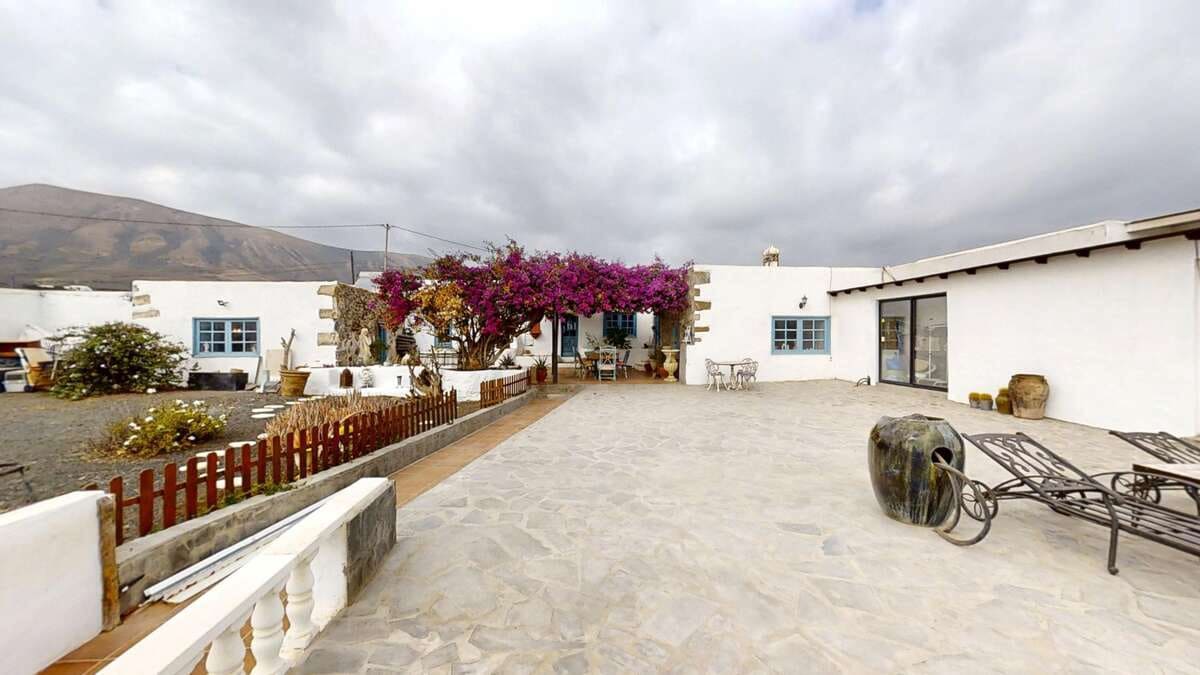 4 slaapkamer Villa te koop in Macher met garage - € 990.000 (Ref: 9376506)