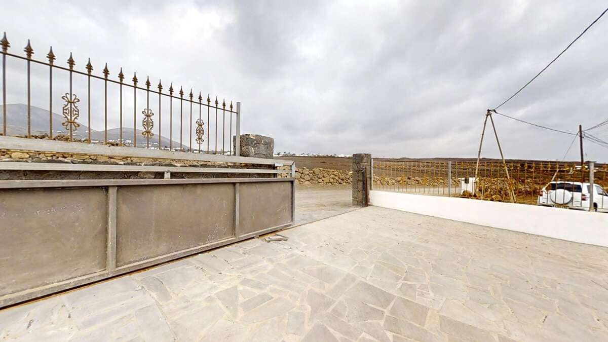 4 slaapkamer Villa te koop in Macher met garage - € 990.000 (Ref: 9376506)