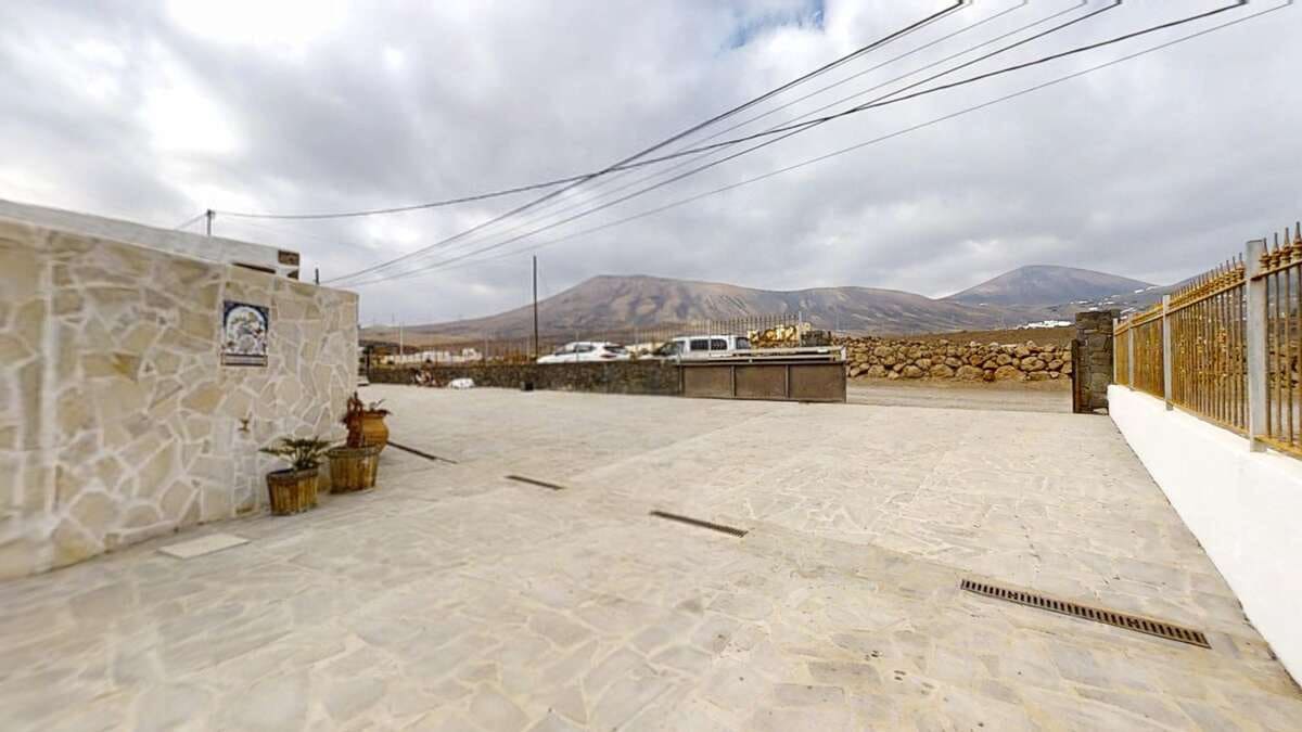 4 slaapkamer Villa te koop in Macher met garage - € 990.000 (Ref: 9376506)