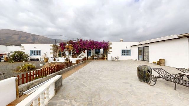 4 soveværelse Villa til salg i Macher, Tías med garage - € 990.000 (Ref: 9376506)