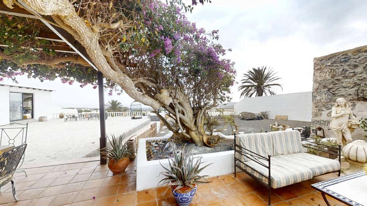 4 slaapkamer Villa te koop in Macher met garage - € 990.000 (Ref: 9376506)