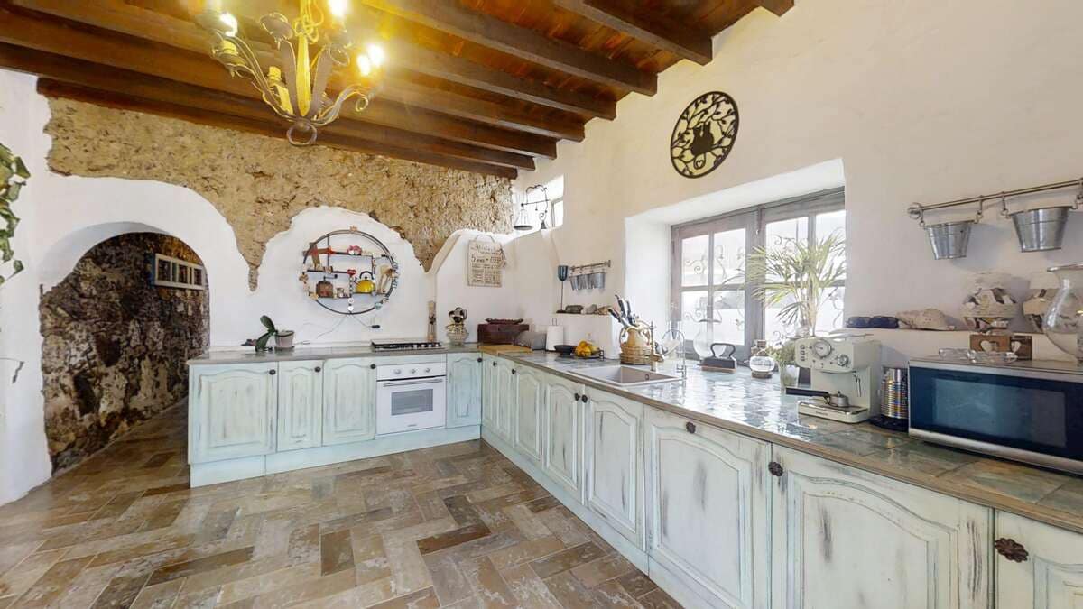 4 slaapkamer Villa te koop in Macher met garage - € 990.000 (Ref: 9376506)