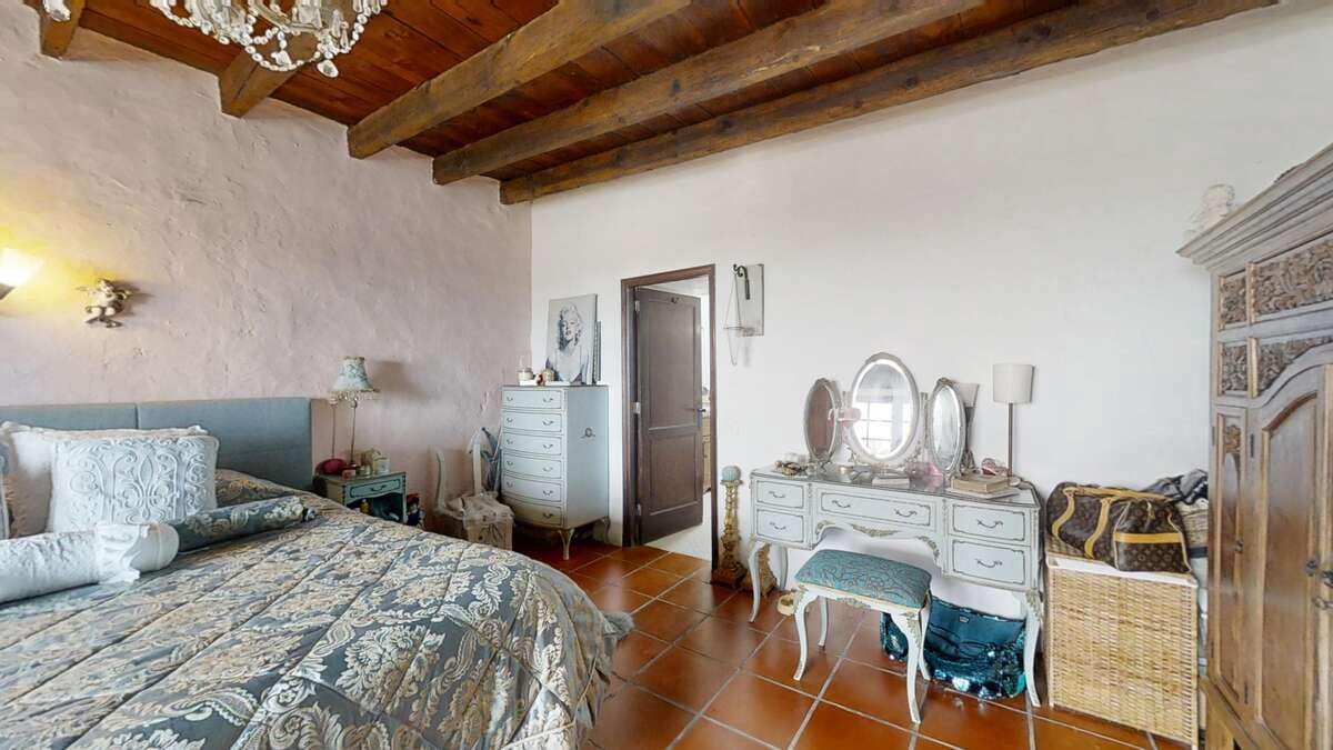 4 slaapkamer Villa te koop in Macher met garage - € 990.000 (Ref: 9376506)