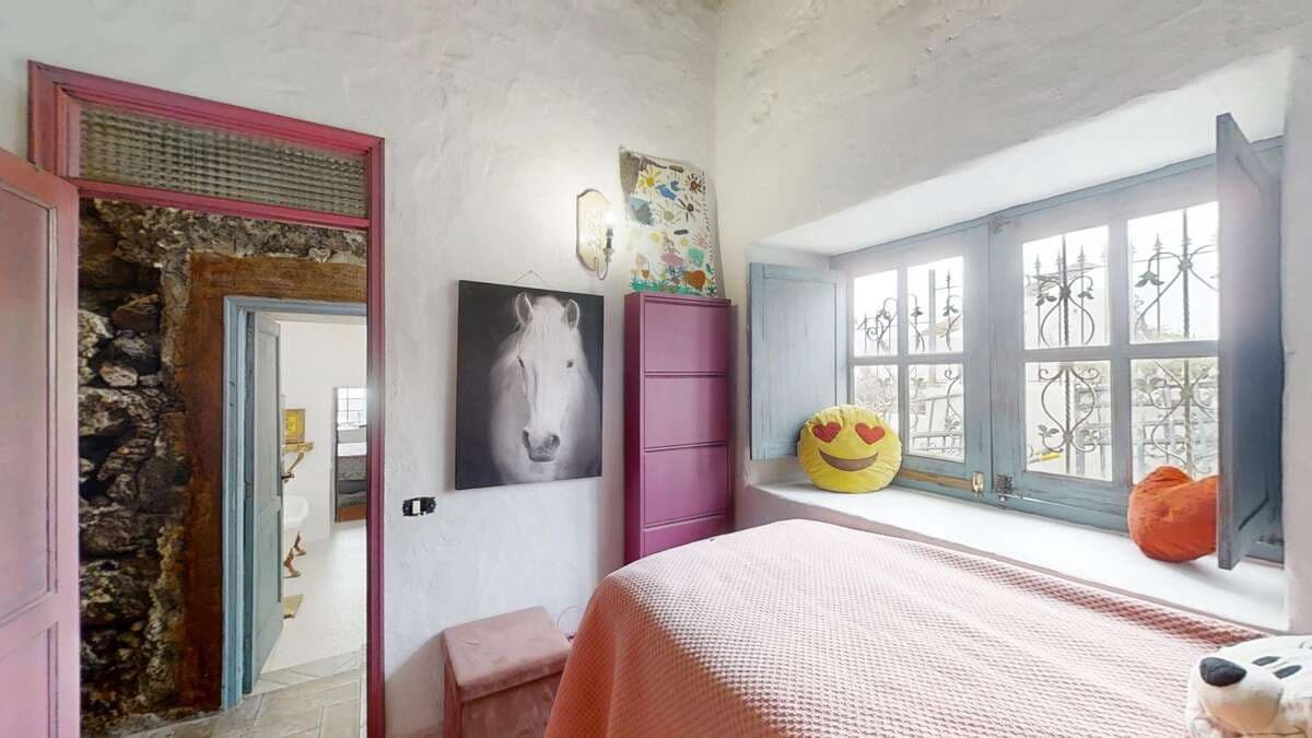 4 slaapkamer Villa te koop in Macher met garage - € 990.000 (Ref: 9376506)