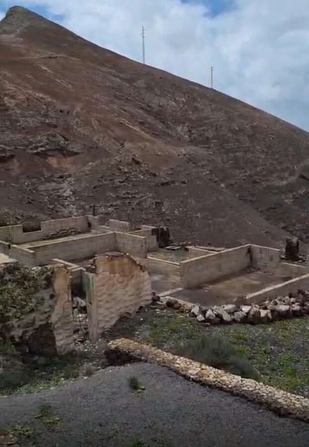 Villa for sale in Femes - € 320,000 (Ref: 9376507)