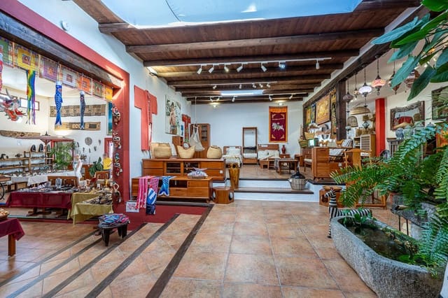 Finca/Casa Rural de 4 habitaciones en Teguise en venta - 1.580.000 € (Ref: 9382033)