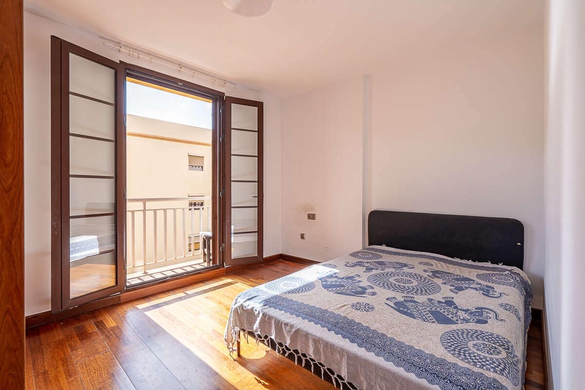 4 bedroom Flat for sale in Arrecife with garage - € 289,500 (Ref: 9395582)