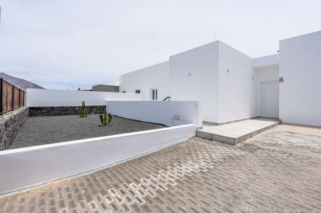 5 slaapkamer Villa te koop in Playa Blanca, Yaiza met zwembad - € 649.000 (Ref: 9419008)