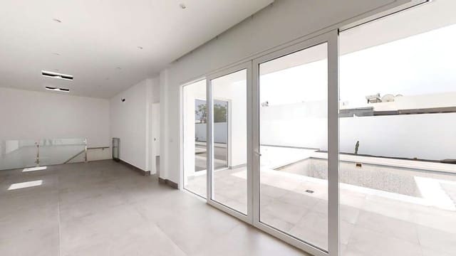 5 slaapkamer Villa te koop in Playa Blanca, Yaiza met zwembad - € 649.000 (Ref: 9419008)