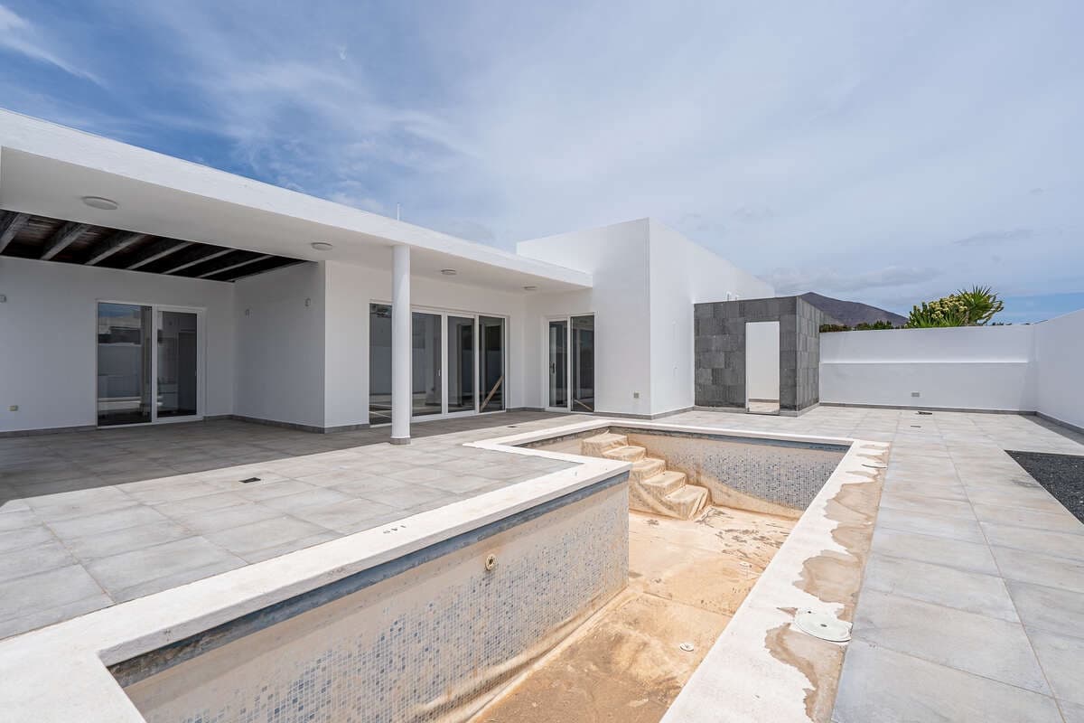 Chalet de 5 habitaciones en Playa Blanca en venta con piscina - 649.000 € (Ref: 9419008)