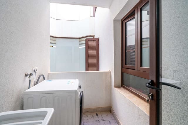 4 soveværelse Lejlighed til salg i Arrecife med garage - € 289.500 (Ref: 9419009)