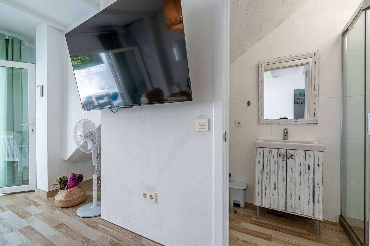 5 bedroom Finca/Country House for sale in Playa Honda with pool - € 475,000 (Ref: 9426751)