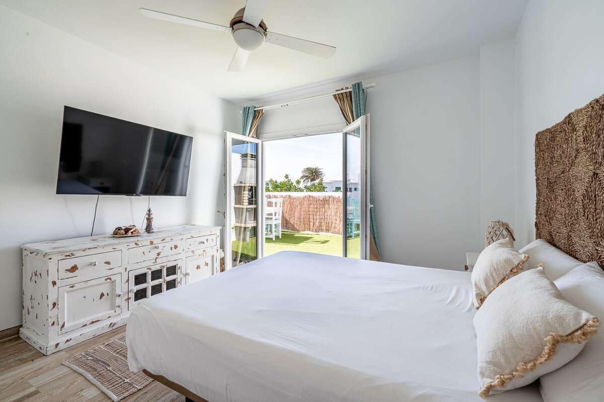 5 bedroom Finca/Country House for sale in Playa Honda with pool - € 475,000 (Ref: 9426751)