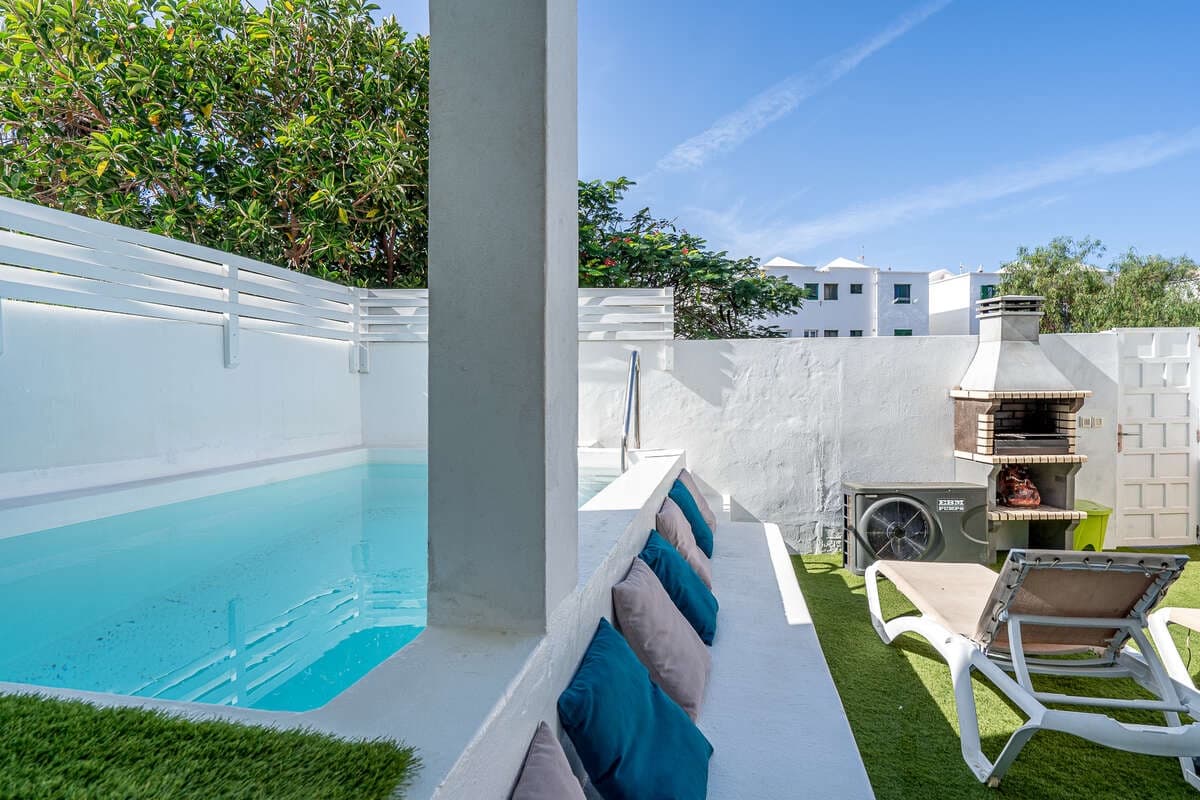 5 bedroom Finca/Country House for sale in Playa Honda with pool - € 475,000 (Ref: 9426751)