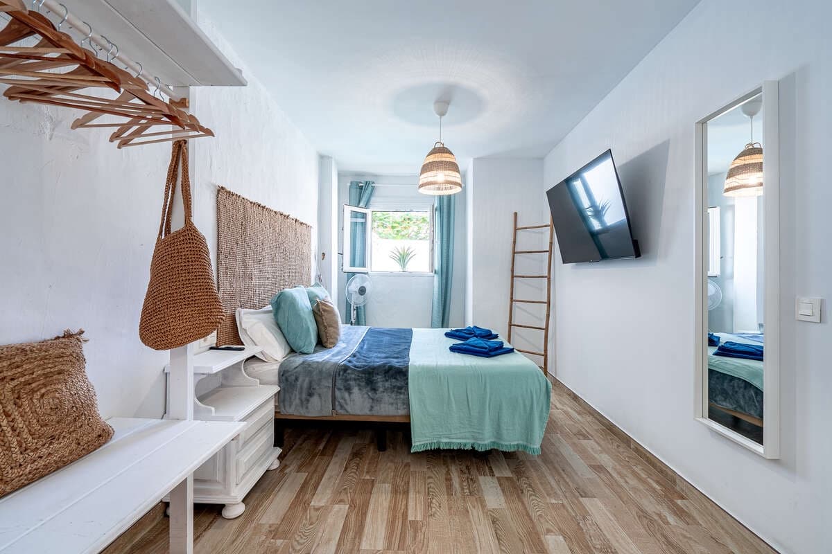 5 bedroom Finca/Country House for sale in Playa Honda with pool - € 475,000 (Ref: 9426751)