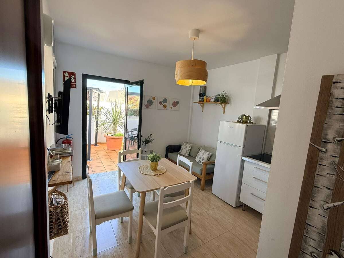 4 soveværelse Semi-Rækkehus til salg i Yaiza med garage - € 365.000 (Ref: 9473665)